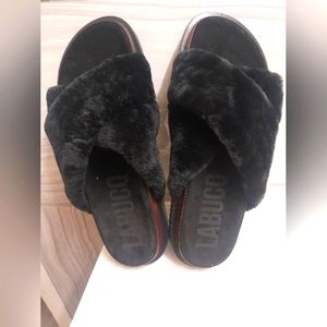 LABUCQ - Mo Genuine Shearling Slide Sandal - Size 9 - great condition